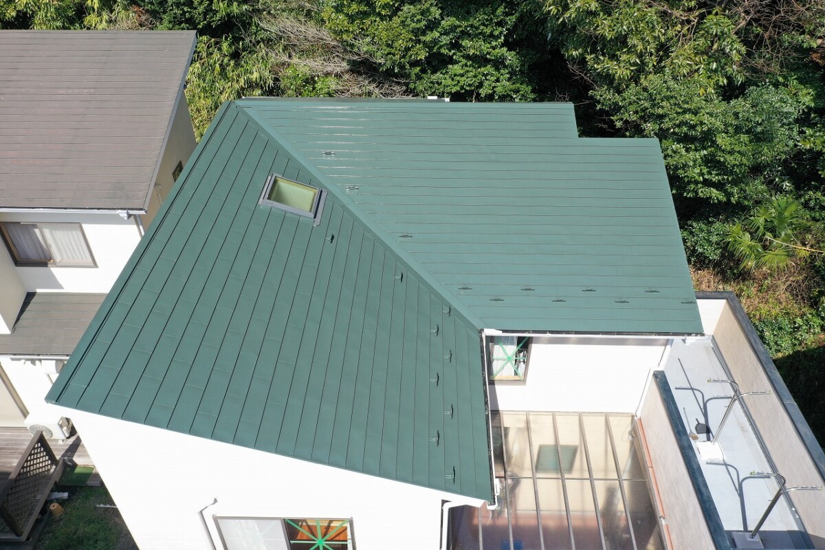 天窓（トップライト）交換及び屋根塗装工事　　大磯町