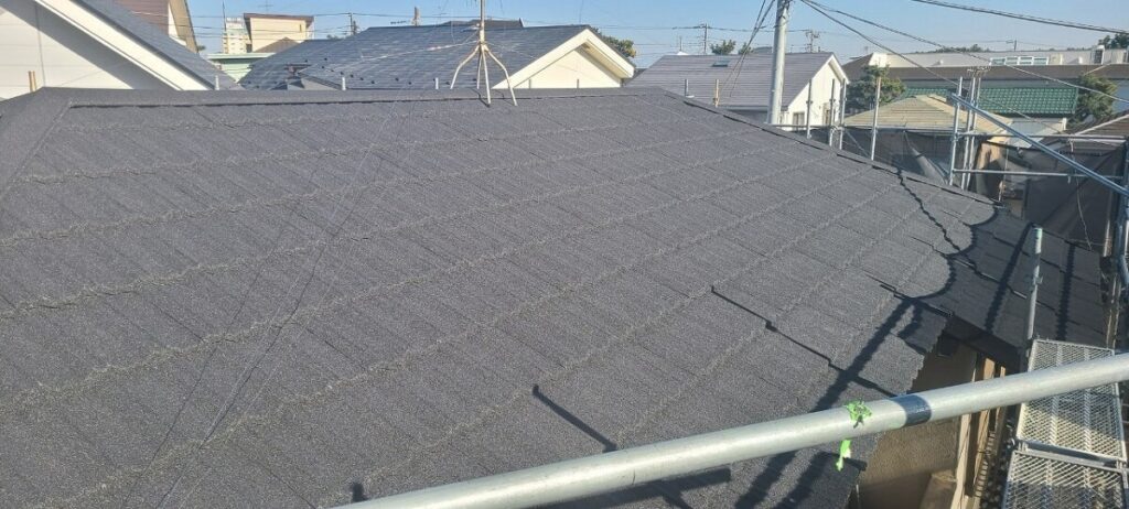 屋根葺き替え工事にて、Tルーフクラシックを葺いた後の写真