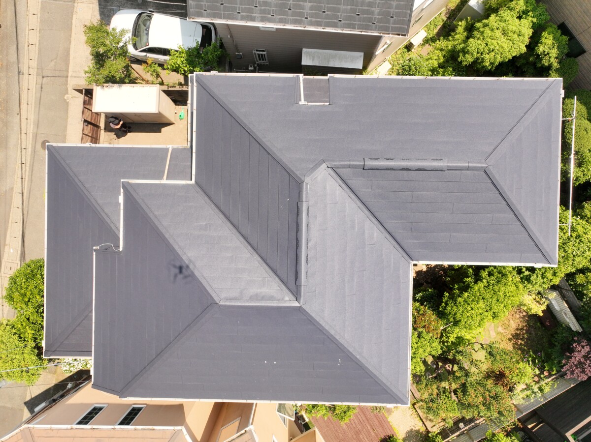 スーパーガルテクト屋根重ね葺き工事(カバー工法)【鎌倉市】
