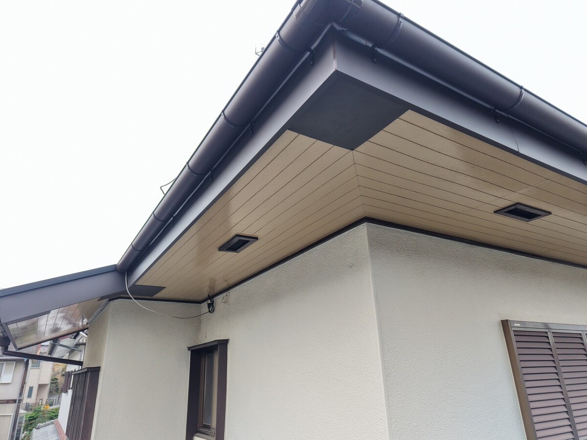 軒天(のきてん)修理及び破風板(はふいた)板金巻き工事【伊勢原市】