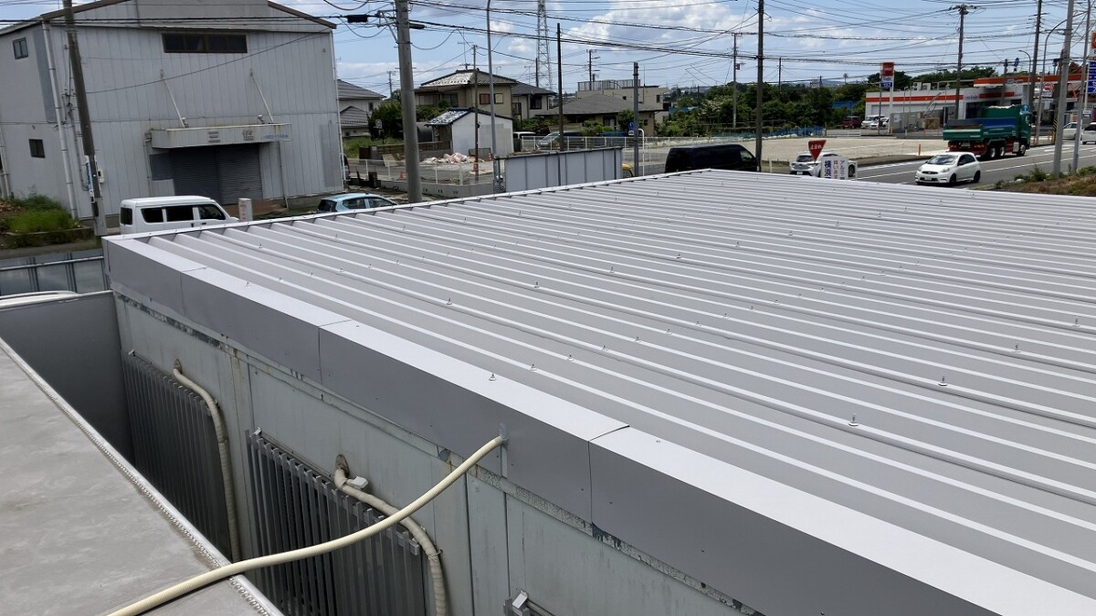 折半屋根カバー工事　遮熱施工【横浜市】