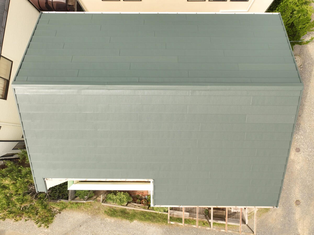 スーパーガルテクト屋根重ね葺き工事(カバー工法)【鎌倉市】