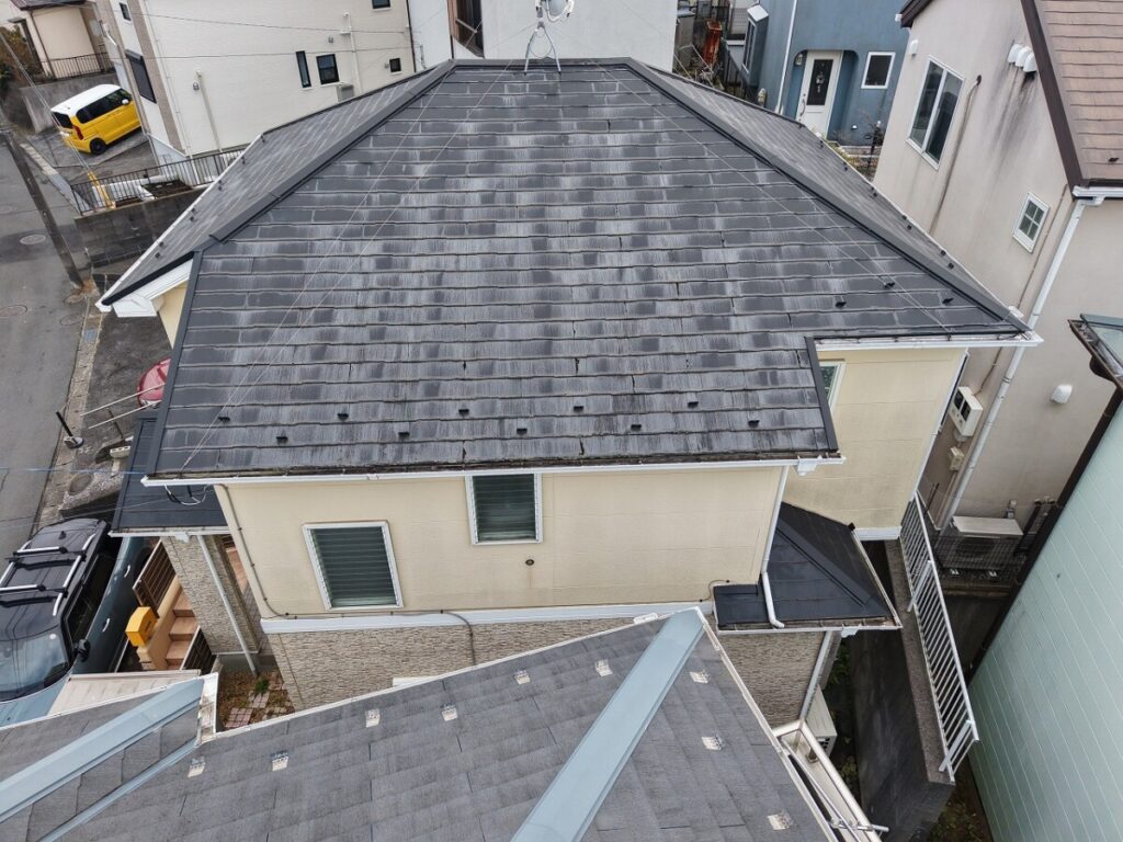 葺き替え工事前のスレート屋根上空写真