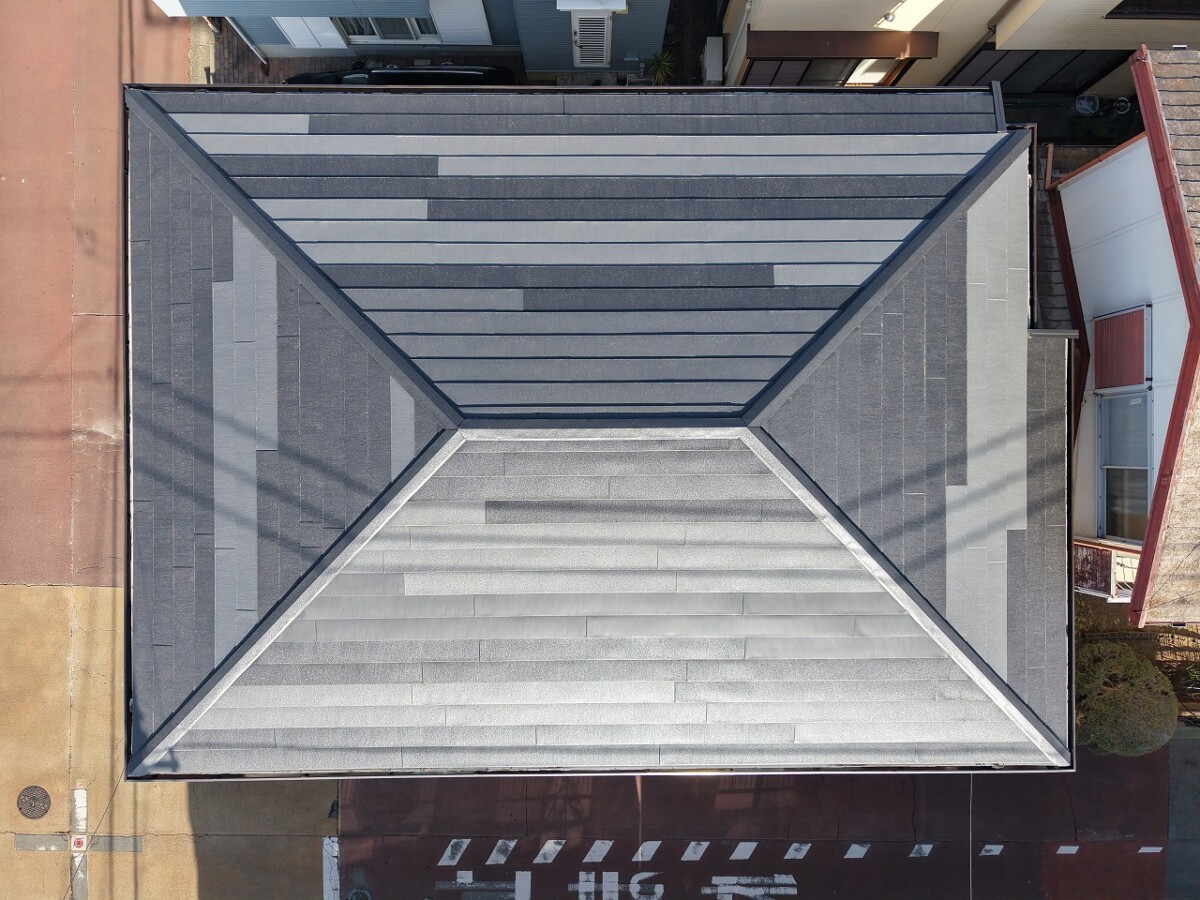スーパーガルテクト屋根重ね葺き工事(カバー工法)【平塚市】